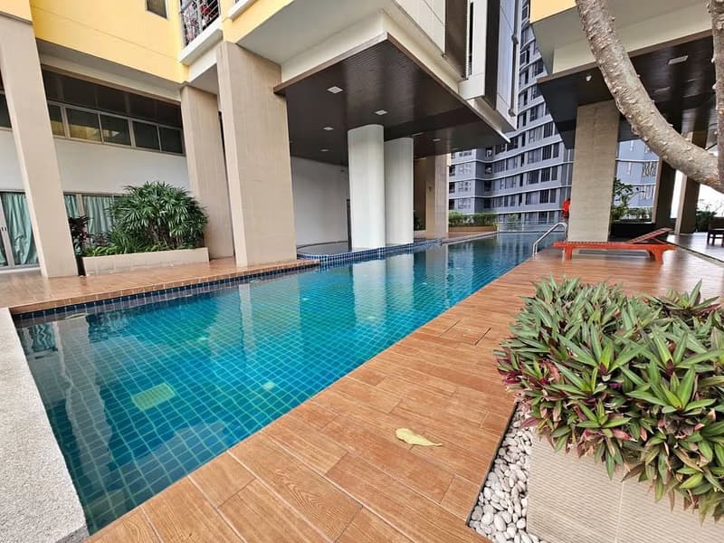 2 Bed Condo for Rent in Huai Khwang
