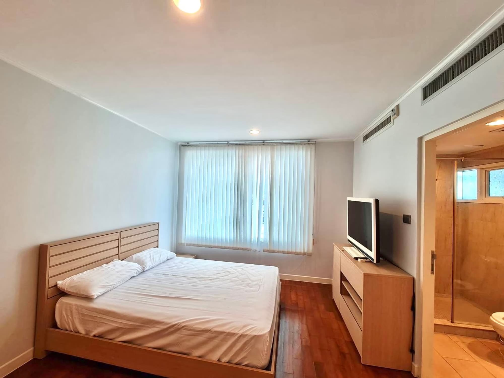 3 Bed Condo for Rent in Pathum Wan - Image 7