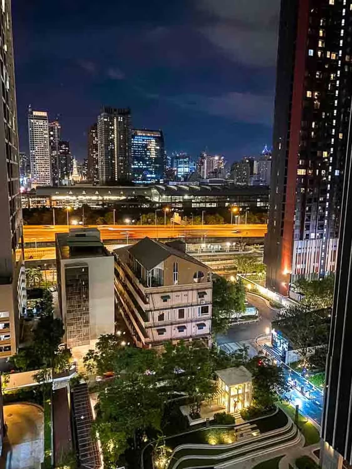 Condo for Sale at Life Asoke Rama 9 - Image 5