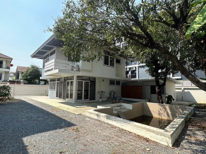 4 Bed House for Rent in Phra Khanong