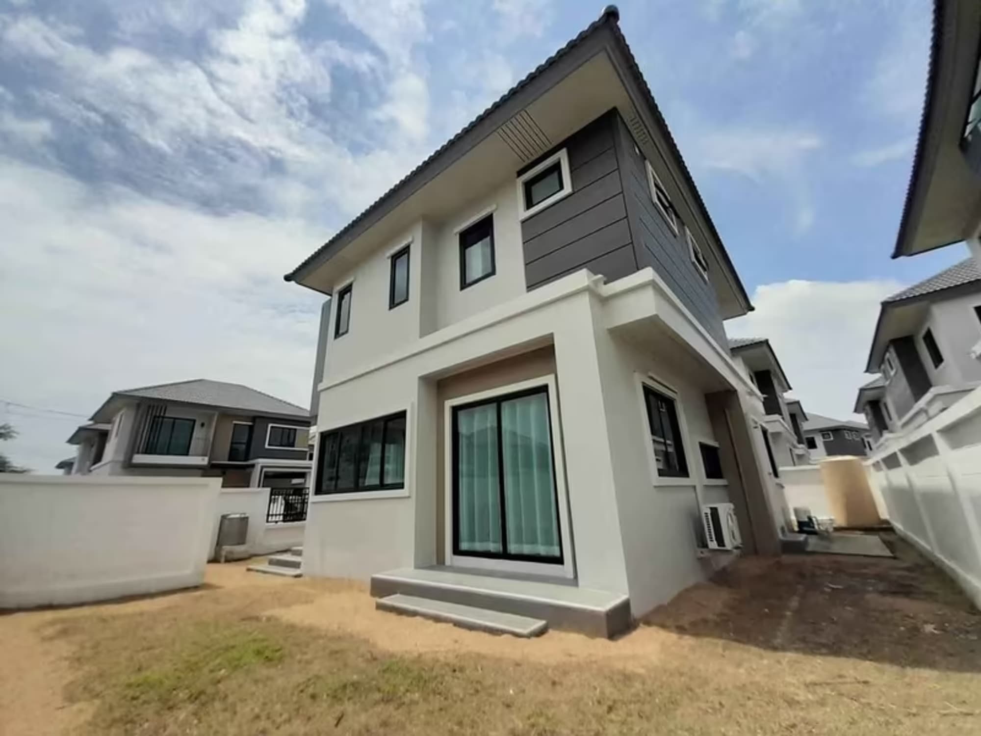 3 Bedroom House - Image 5