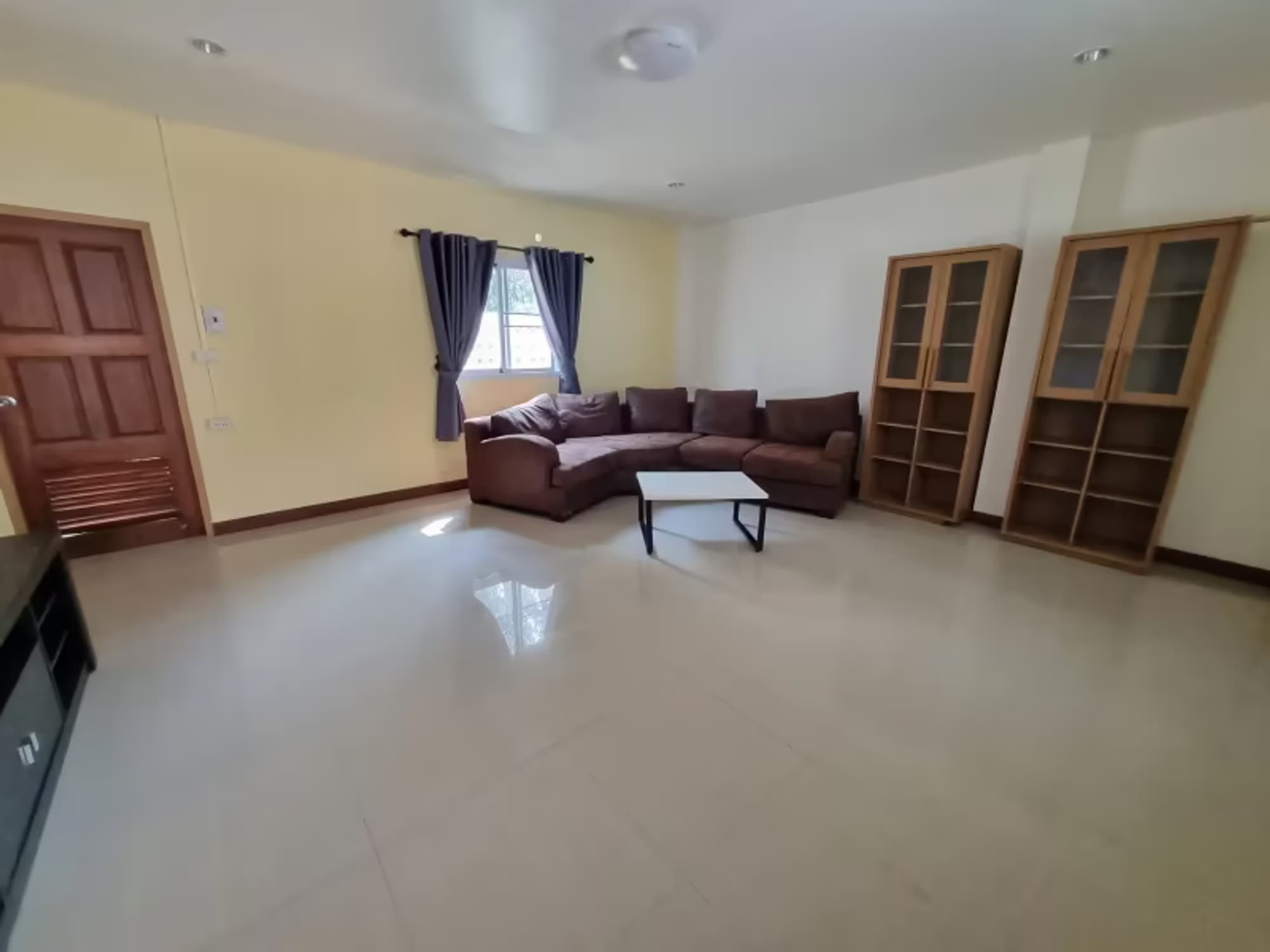 8 Bedroom House - Image 6