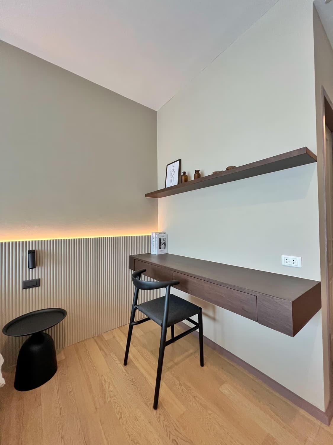 Condo for Rent at Noble Refine - Image 6