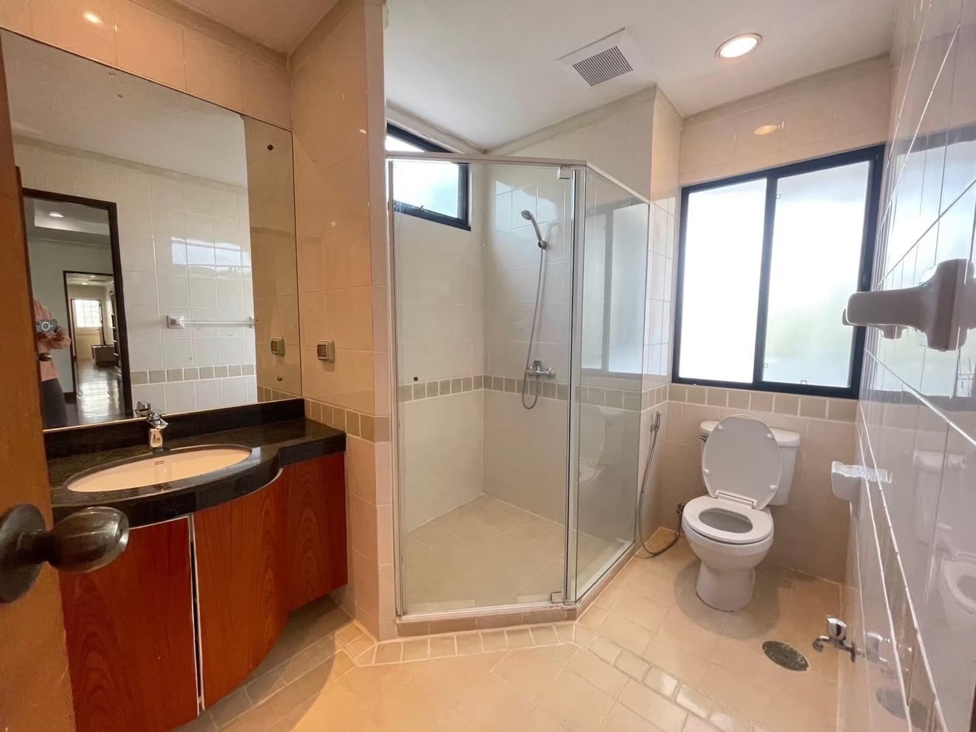3 Bed Condo for Rent in Watthana - Image 8