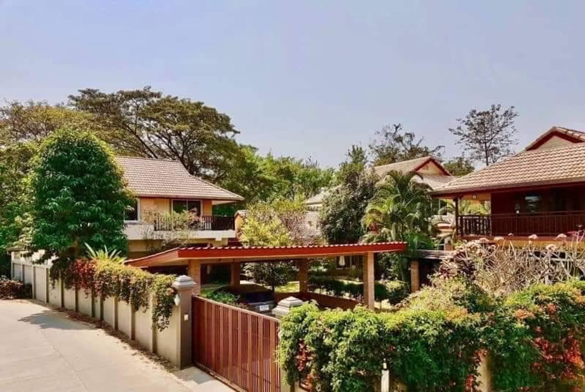 10 Bed House for Rent and Sale in San Sai - Image 3