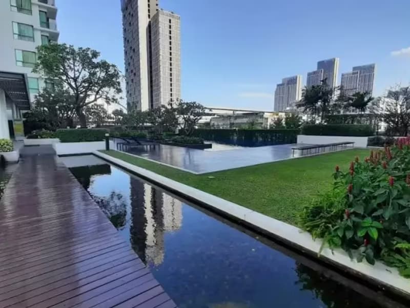 1 Bedroom Condo