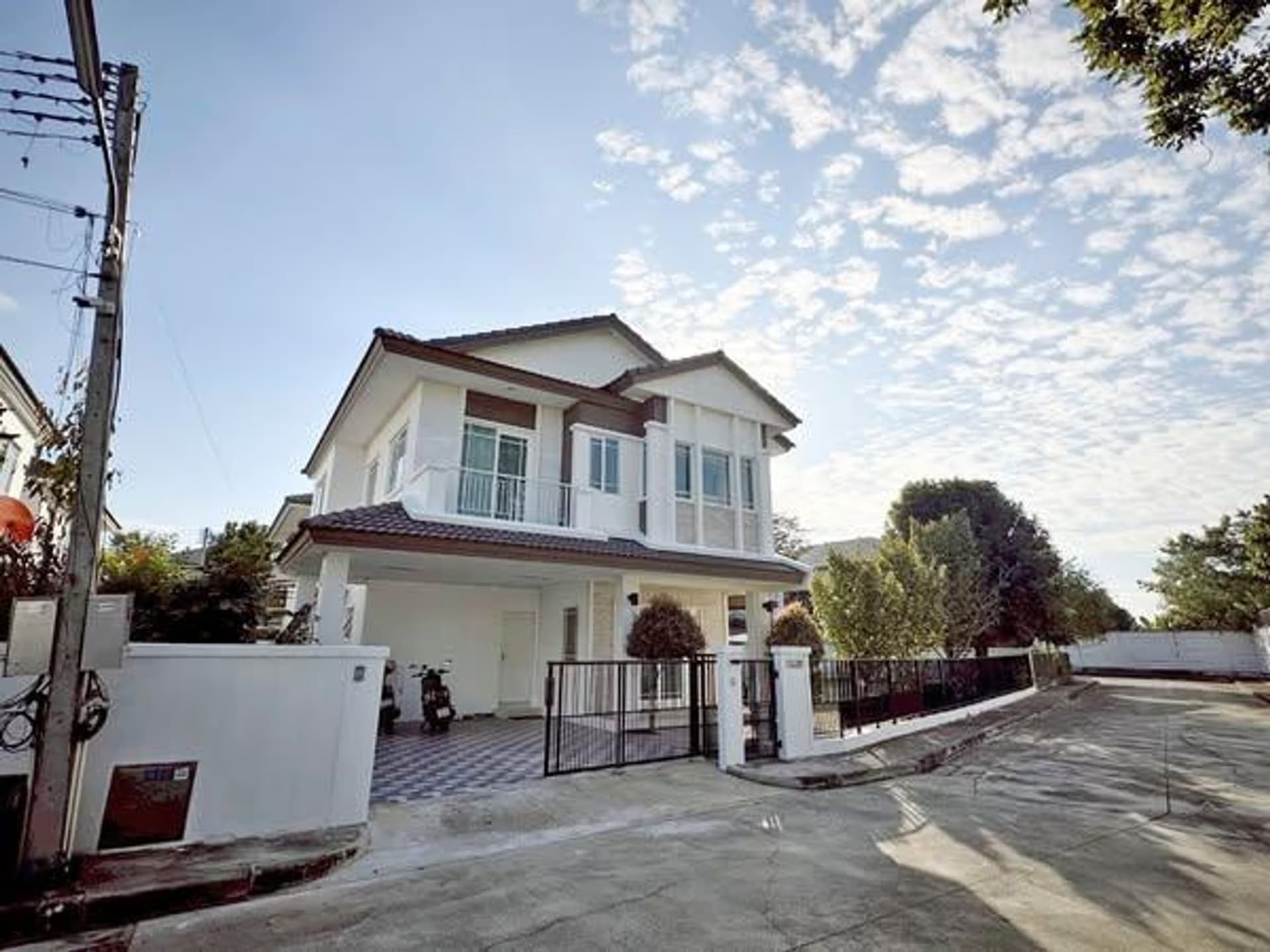 3 Bed House for Rent in San Kamphaeng - Image 1
