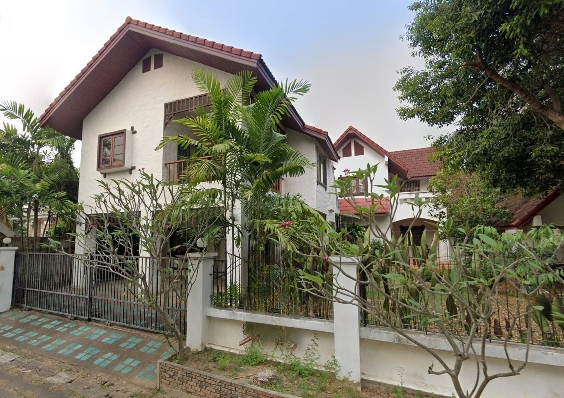 8 Bed House for Rent and Sale in Mueang Chiang Mai District - Image 1