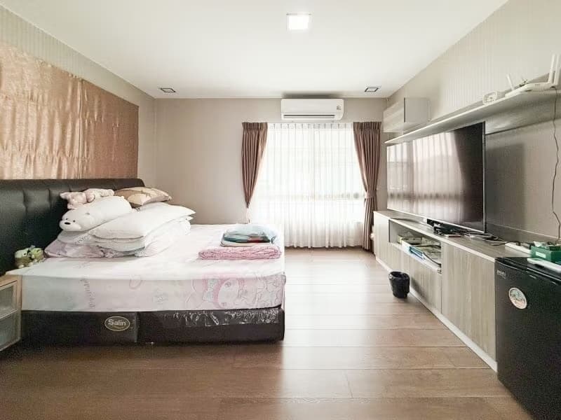 4 Bed House for Sale in Bang Phli
