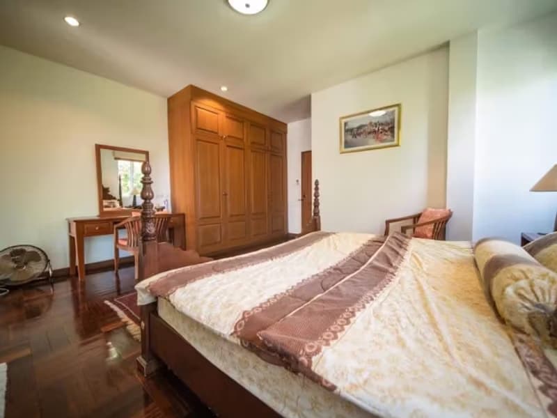 5 Bedroom House