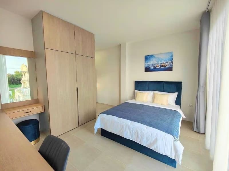 6 Bed House for Sale in San Kamphaeng District