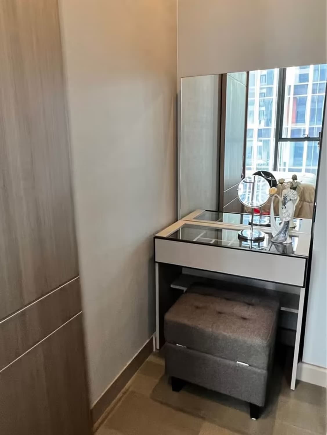 1 Bedroom Condo - Image 1