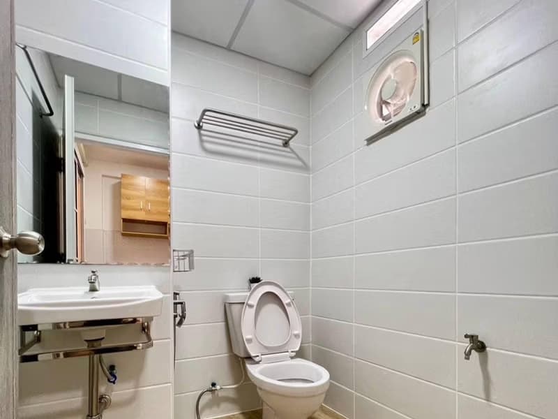Condo for Sale at Sri Anant Condo  
