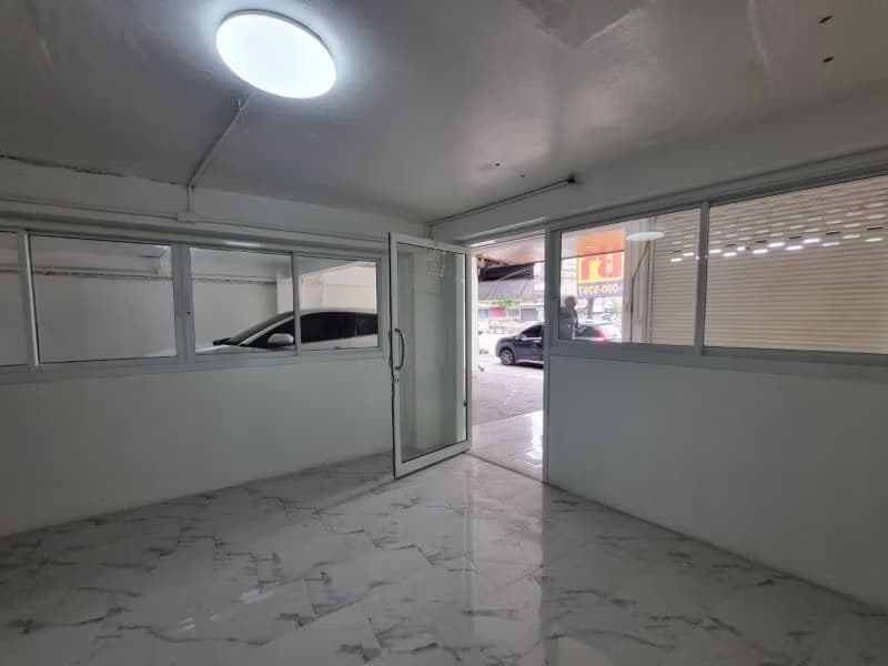 undefined Bed Commercial for Rent in Yan Nawa