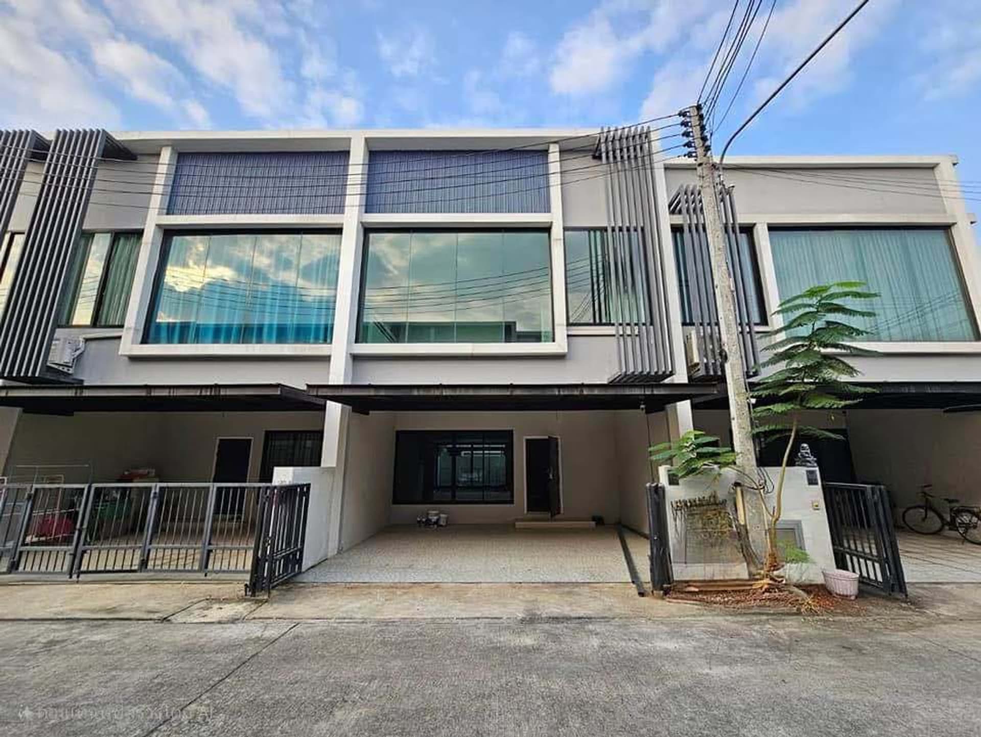 3 Bed Townhouse for Sale in San Sai - Image 1