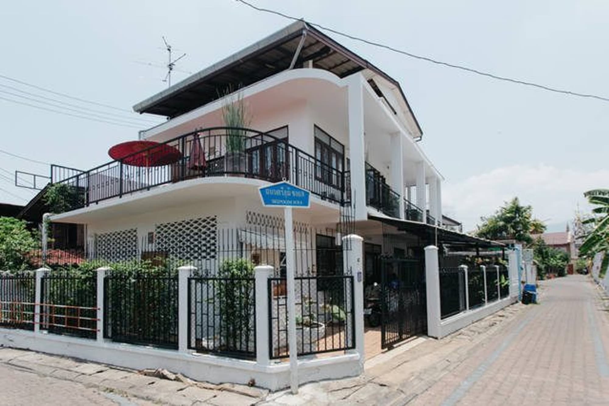 5 Bed House for Rent in Mueang Chiang Mai - Image 1