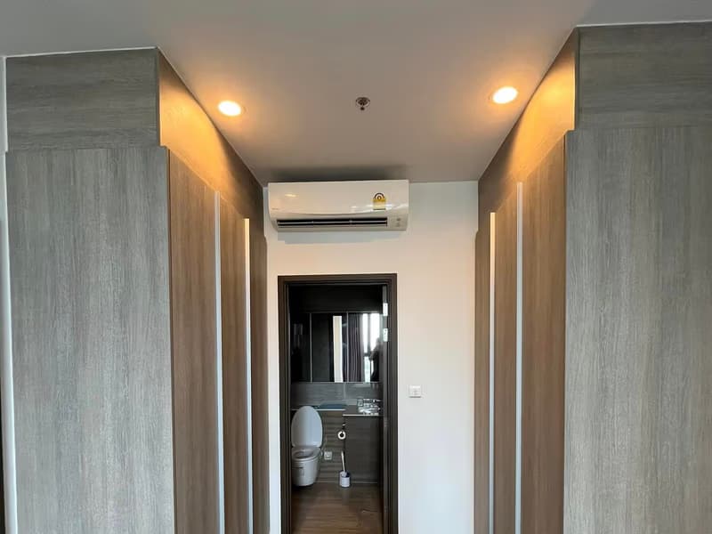 Condo for Rent at Whizdom Essence Sukhumvit 101