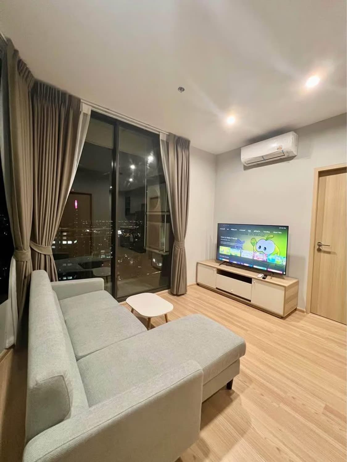 2 Bed Condo for Rent in Phra Khanong - Image 2