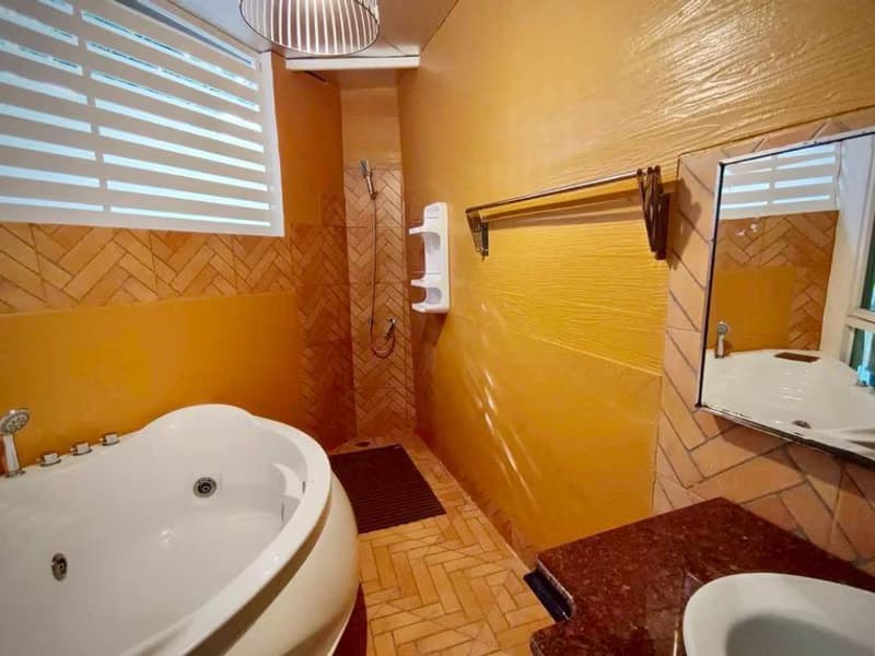 7 Bed House for Rent and Sale in Mueang Chiang Mai District