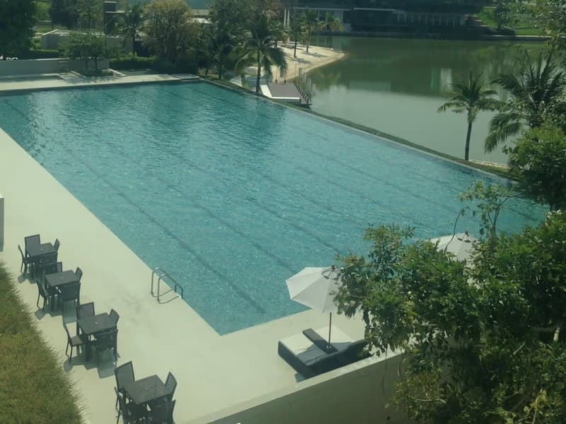 Code 554 North 8 condo for rent