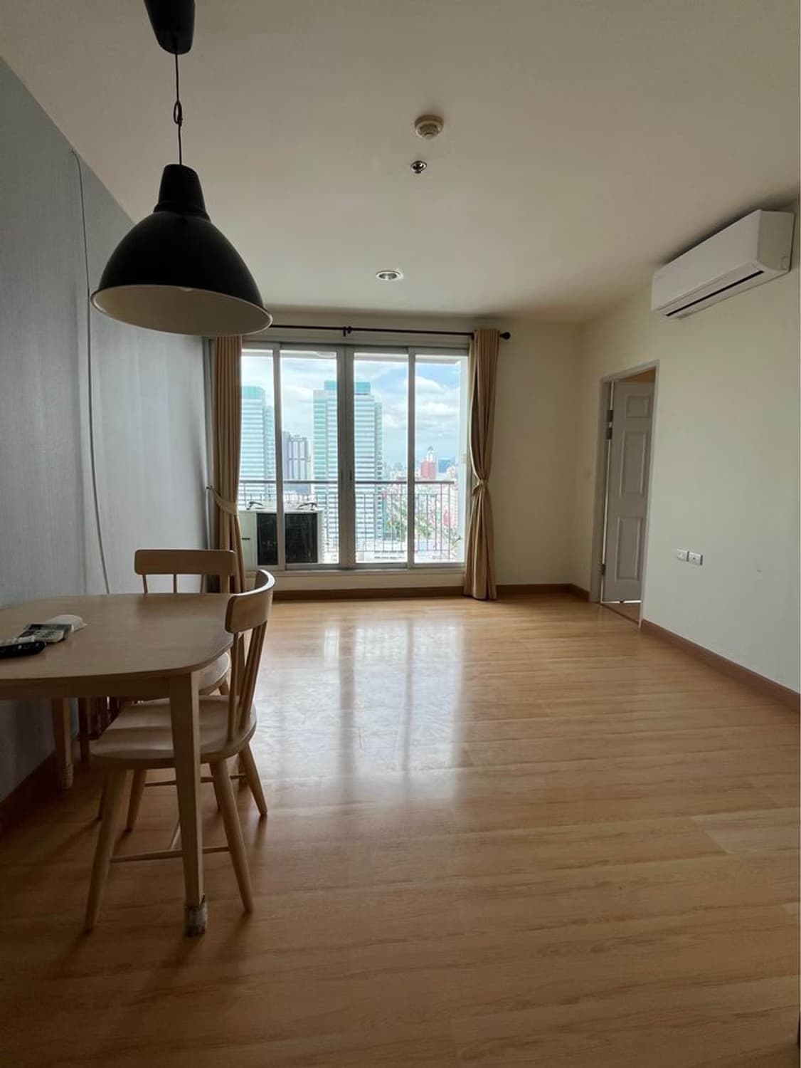 2 Bed Condo for Sale in Huai Khwang - Image 2