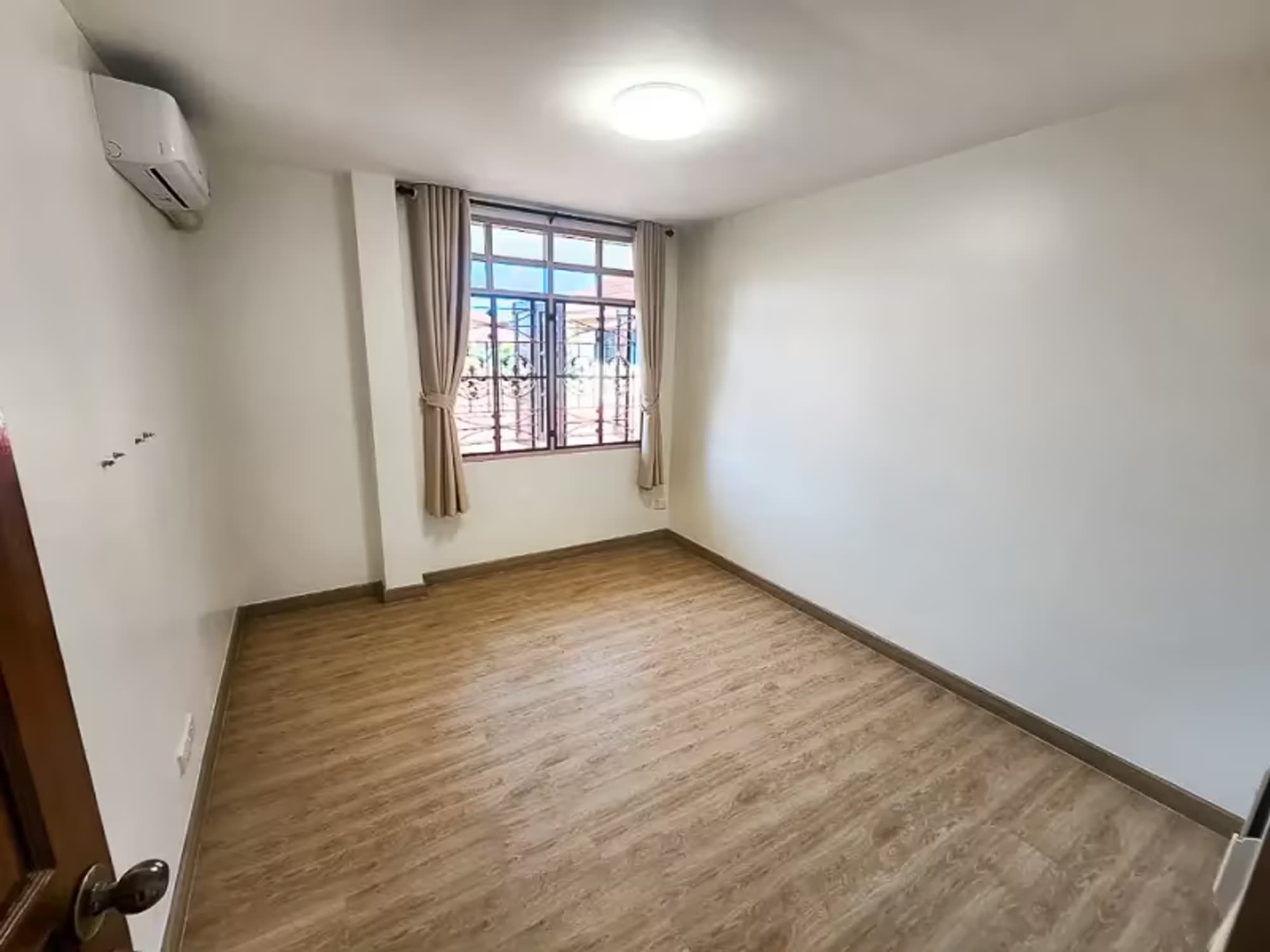 4 Bedroom House - Image 17