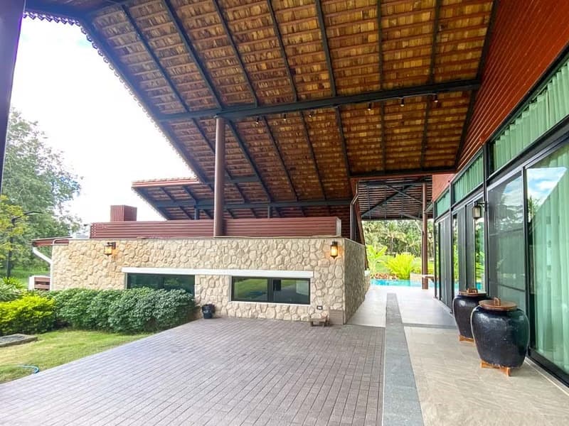 Luxury Single Story Home in Green Valley 