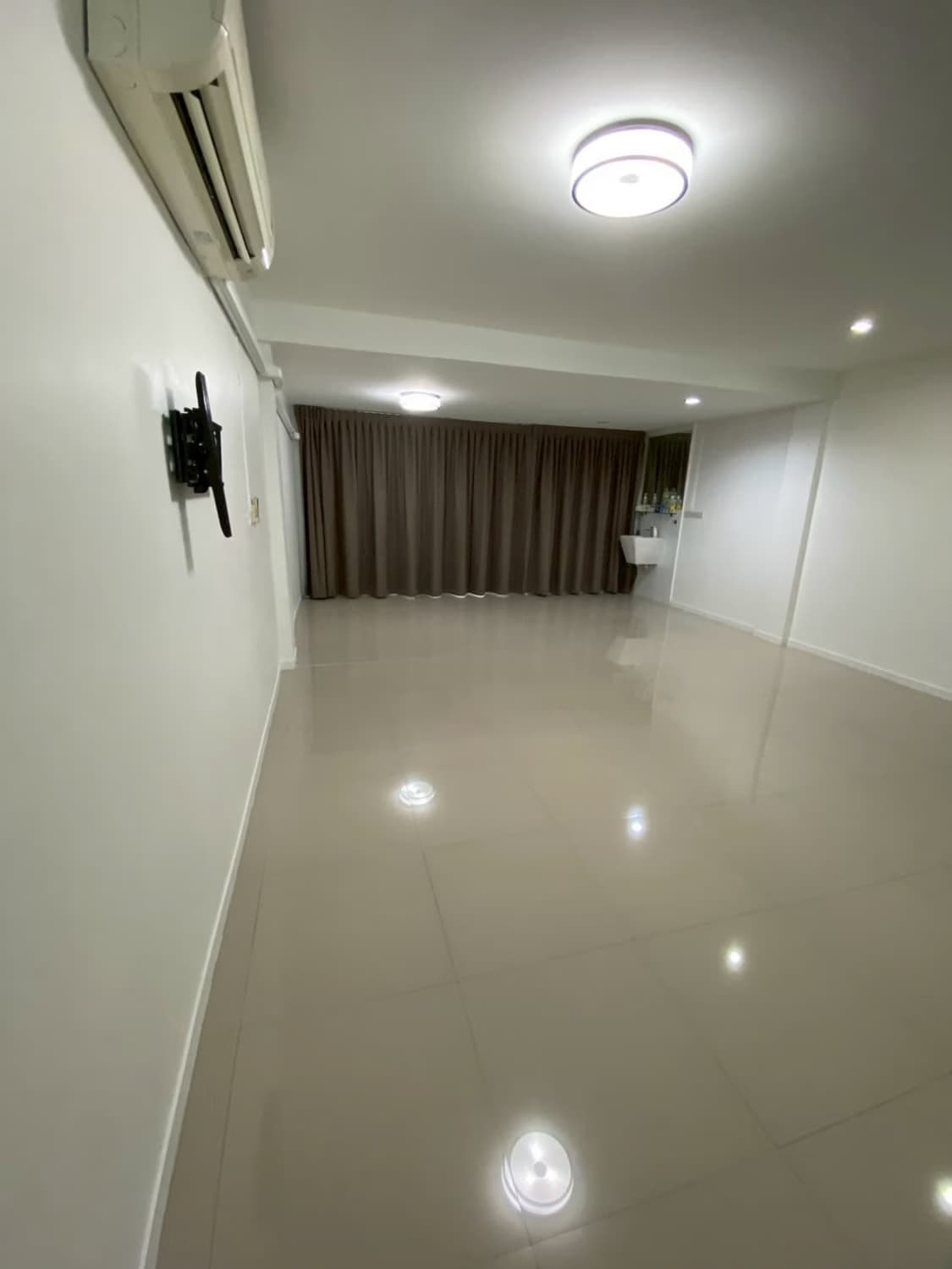 2 Bed Townhouse for Rent in Phra Khanong - Image 5
