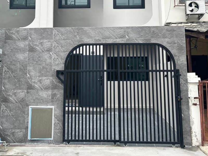 2 Bed Townhouse for Sale in Phra Khanong