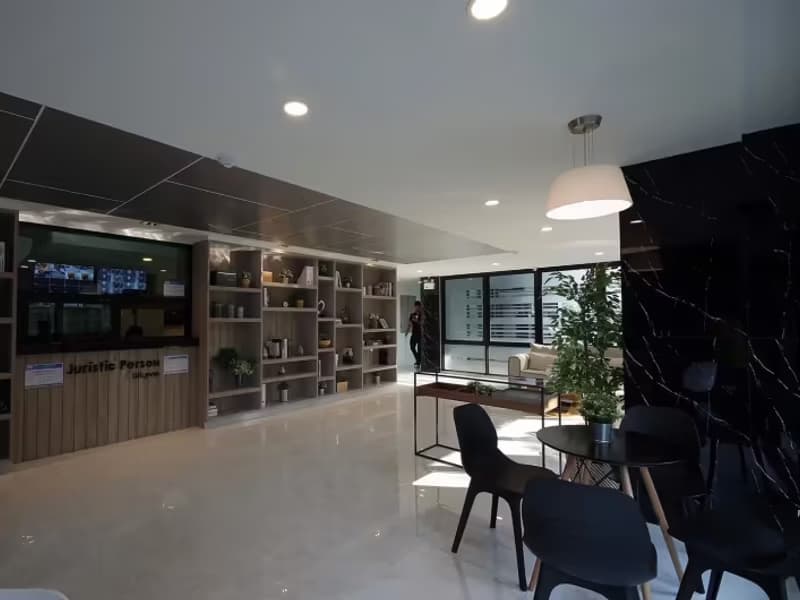 Condo for Sale/Rent at Palm Springs Royal