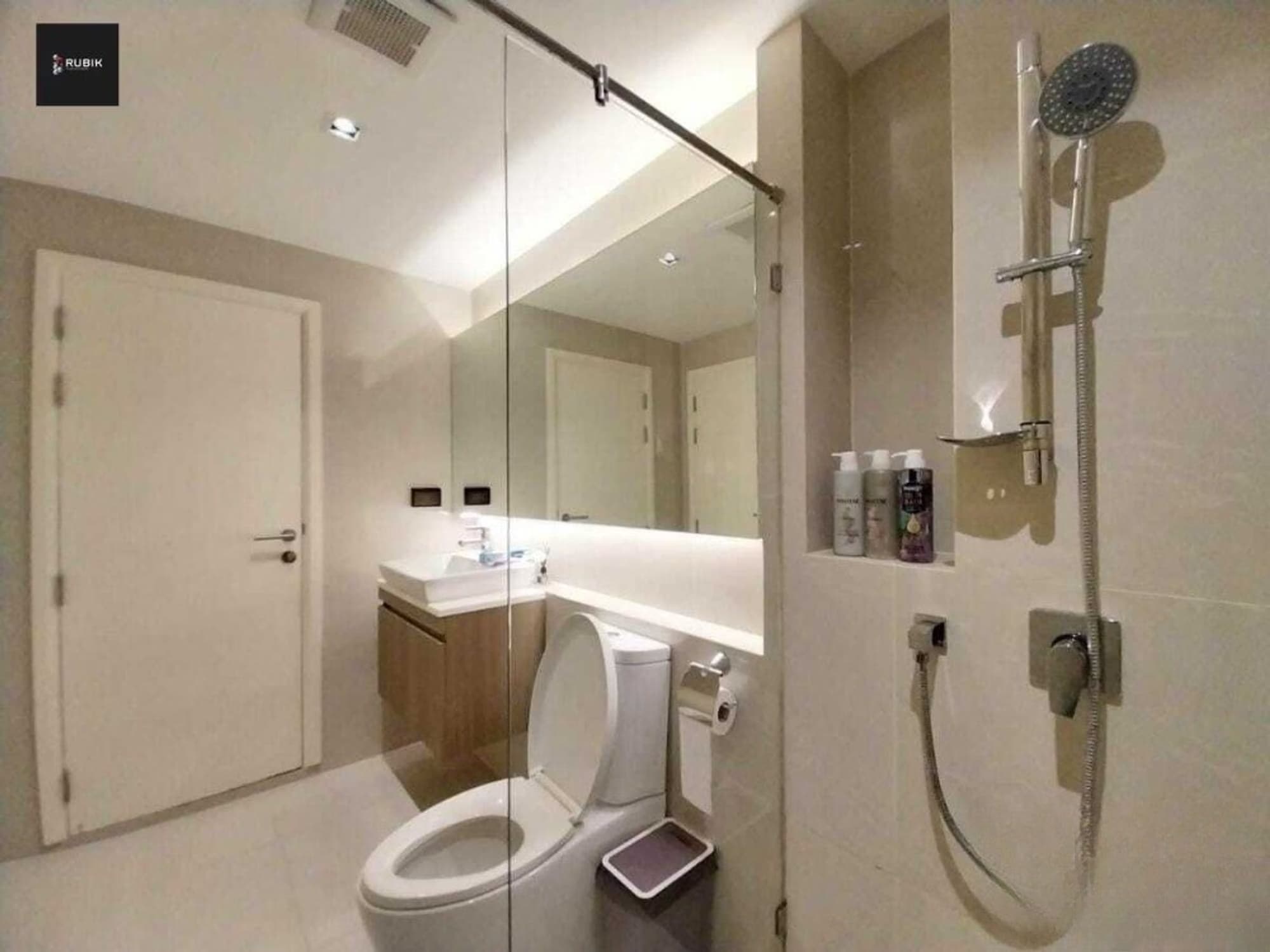 2 Bed Condo for Rent in Khlong Toei - Image 11