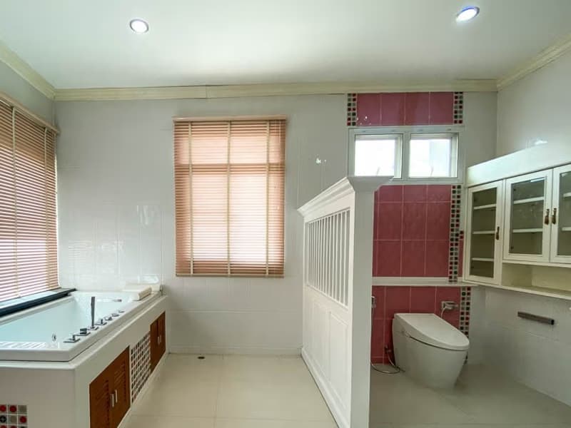 8 Bedroom House