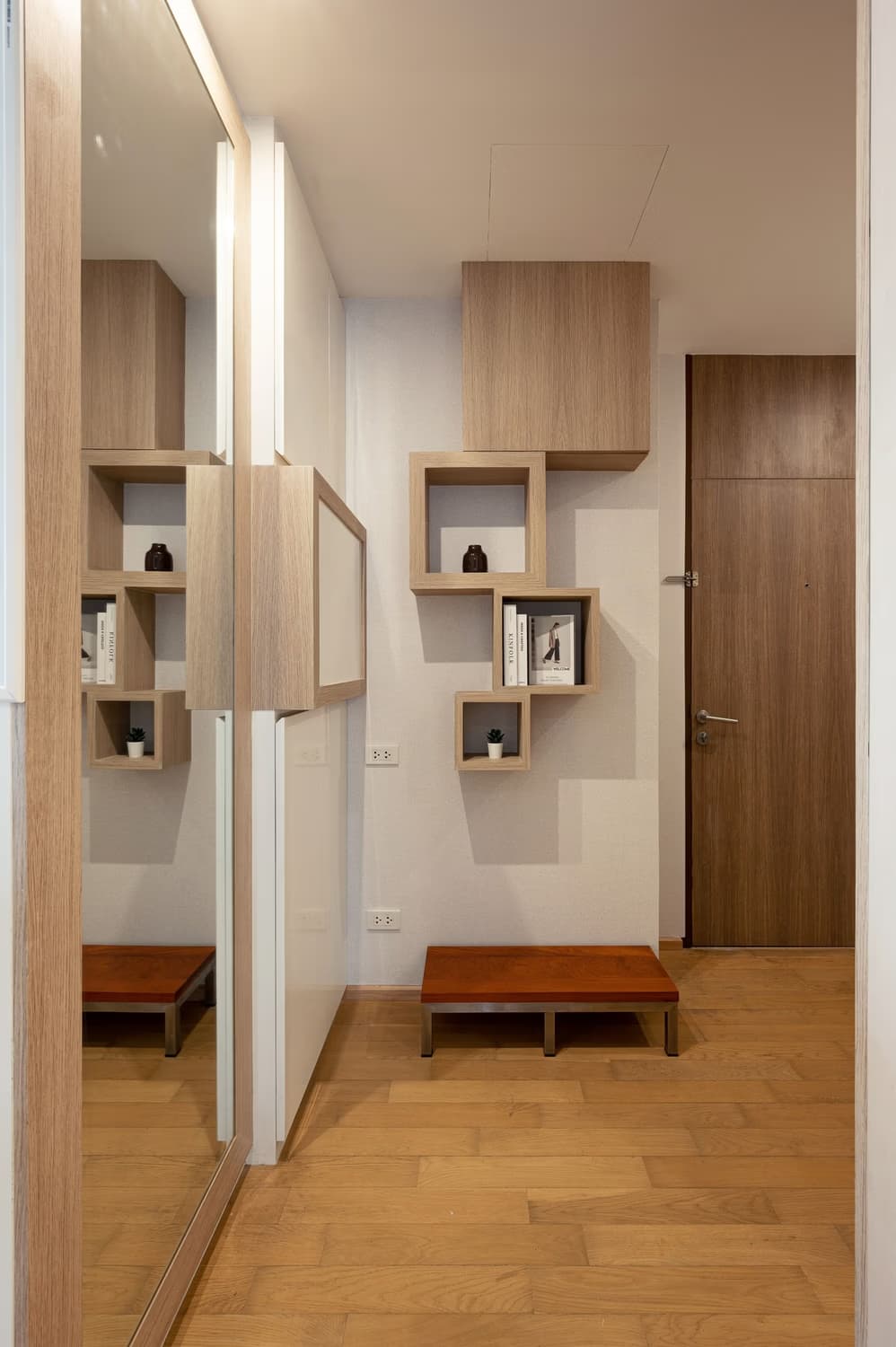 Condo for Sale at Noble Reveal - Image 26