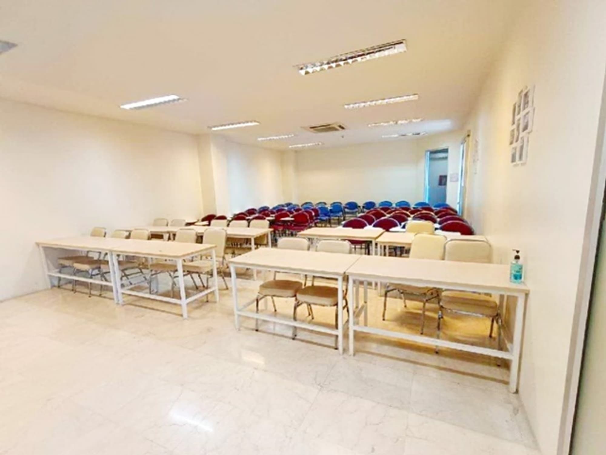 1 ห้องนอน อาคารพานิชย์ สำหรับ จำหน่าย ใน Huai Khwang - Image 2