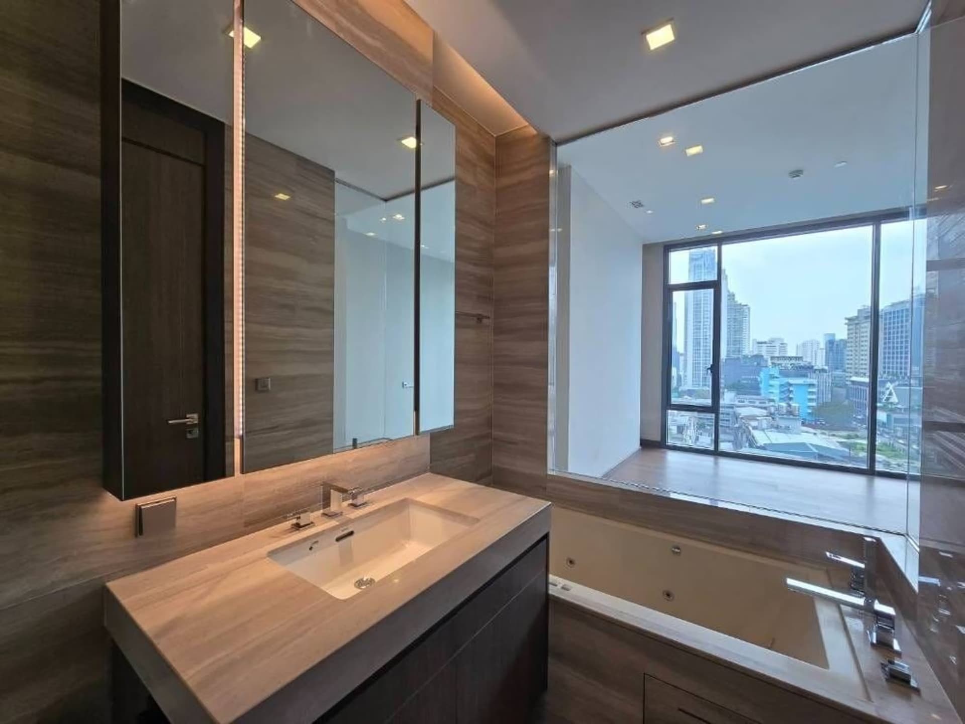 2 Bed Condo for Sale in Khlong Toei - Image 6