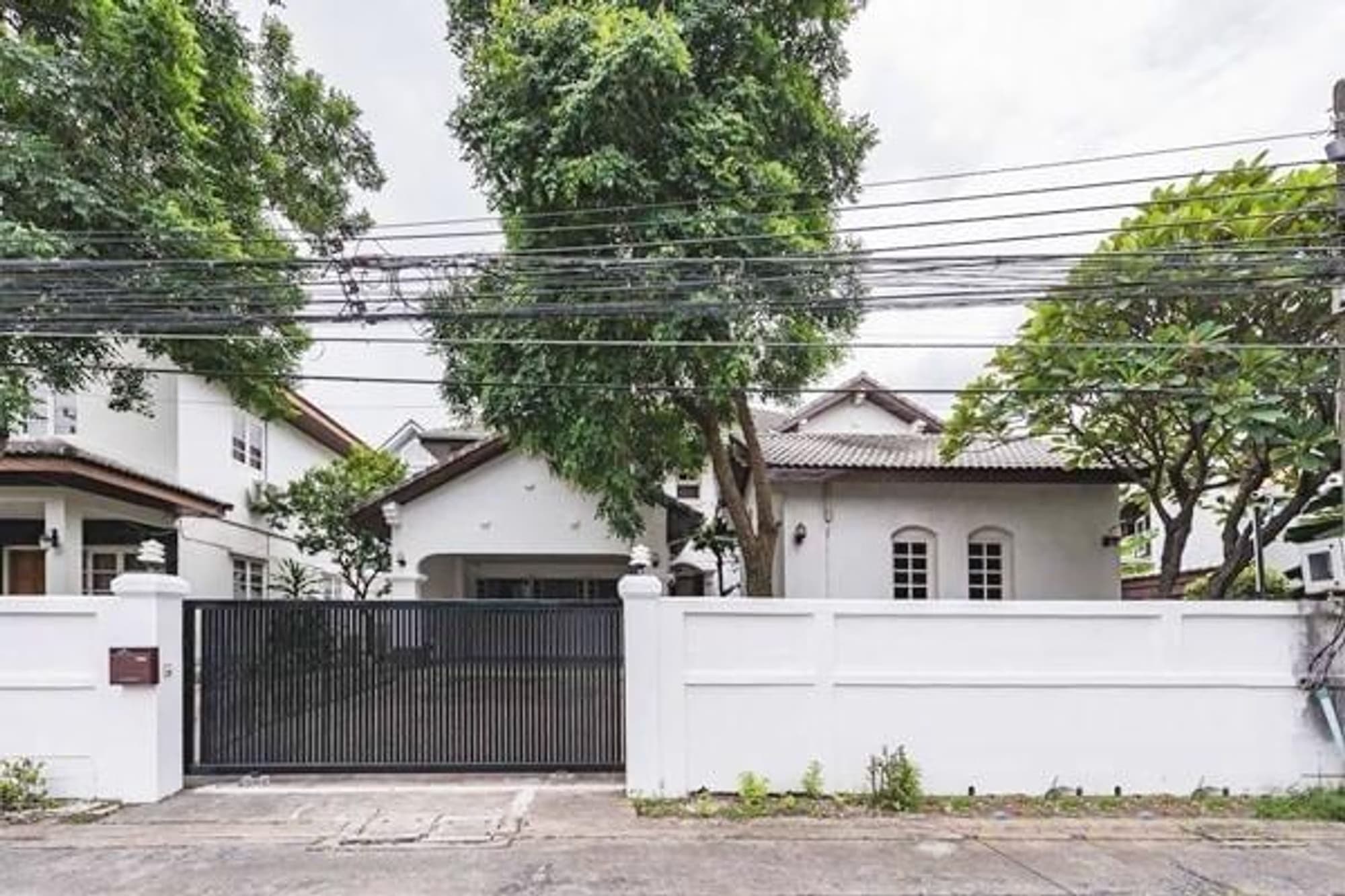 5 Bedroom House - Image 1
