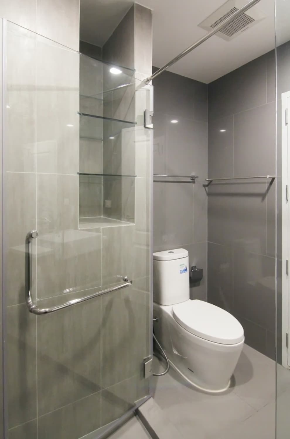 null Bed Condo for Rent  Near Surasak BTS - Image 9