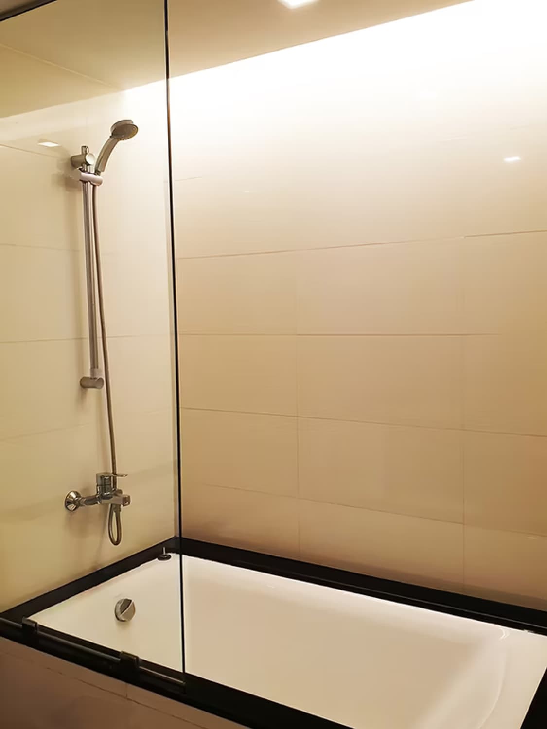 Condo for Sale w/Tenant, Sale at Circle REIN Sukhumvit 12 - Image 6