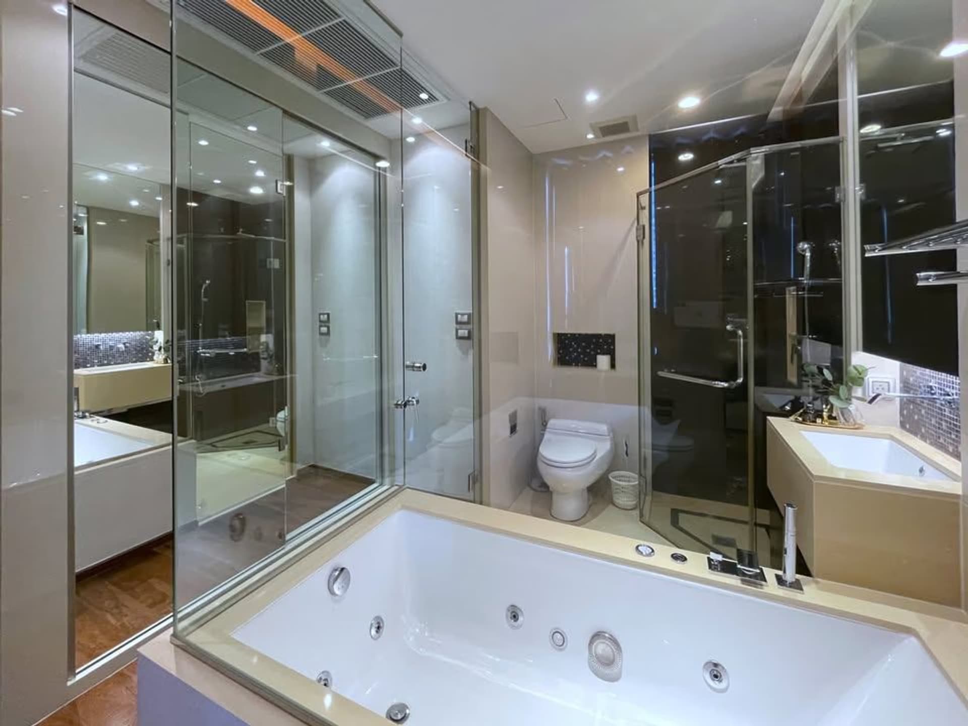 1 ห้องนอน คอนโด สำหรับ ขาย ใน Khlong Toei - Image 7