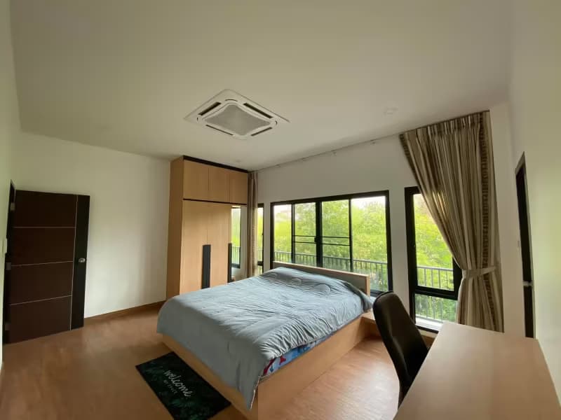 5 Bedroom House