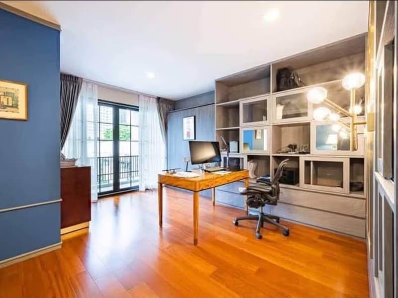 4 Bed Townhouse for Rent and Sale in Watthana