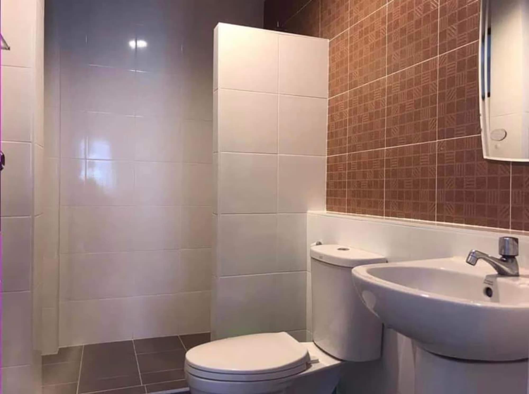 5 Bedroom House - Image 22