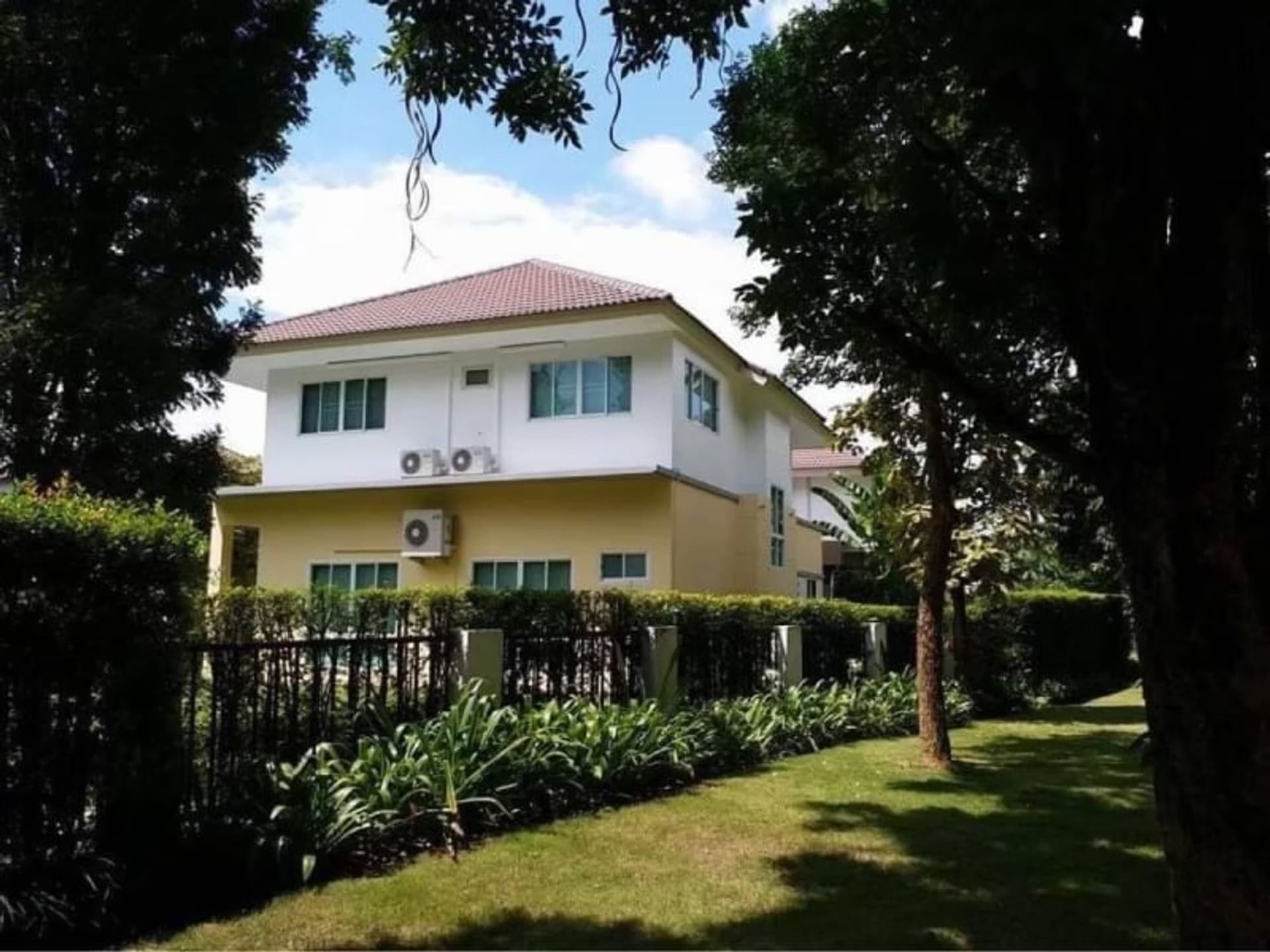 3 Bed House for Rent and Sale in Saraphi - Image 5