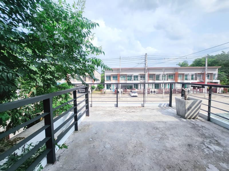 3 Bed Townhouse for Rent and Sale in San Sai