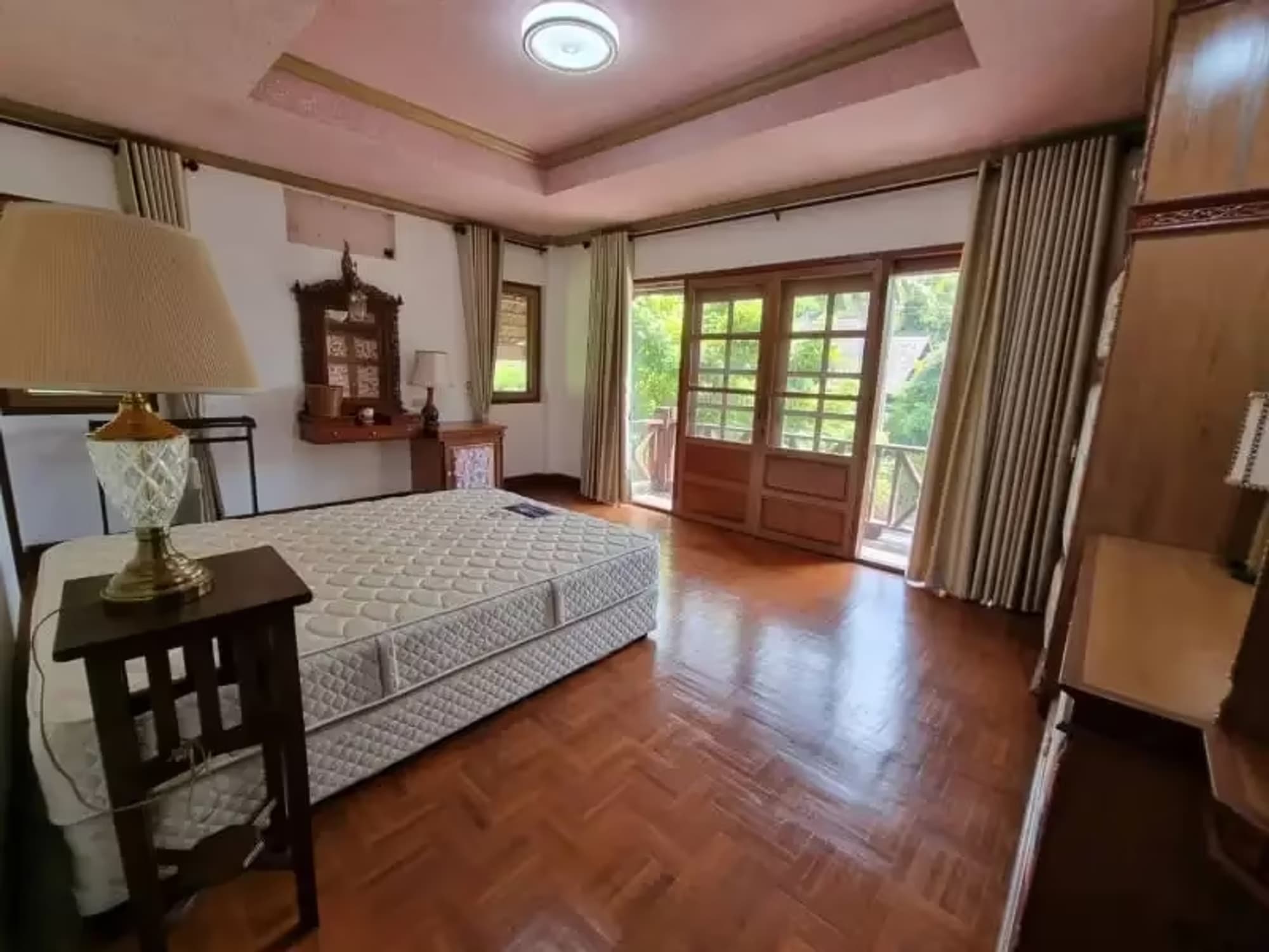 5 Bedroom House - Image 14