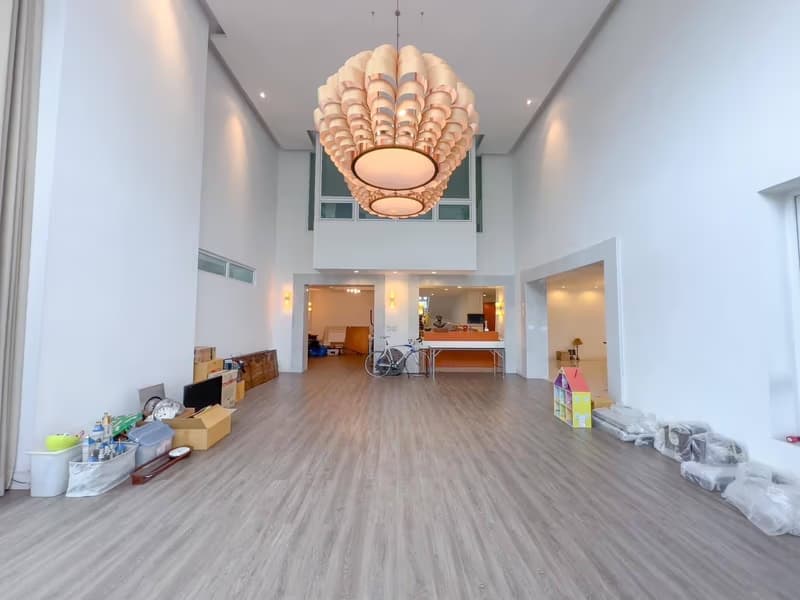 9 Bed House for Sale in Watthana