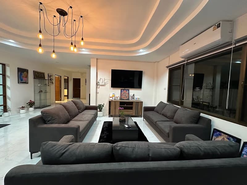 9 Bedroom Pool Villa