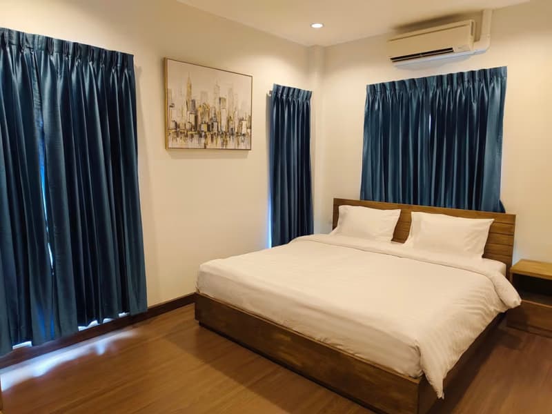 5 Bed House for Rent in Prawet