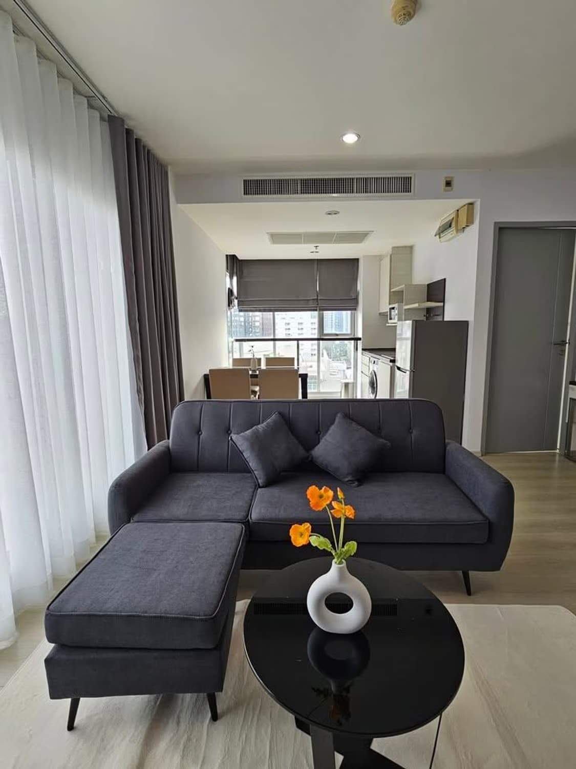 2 Bed Condo for Rent in Huai Khwang - Image 6