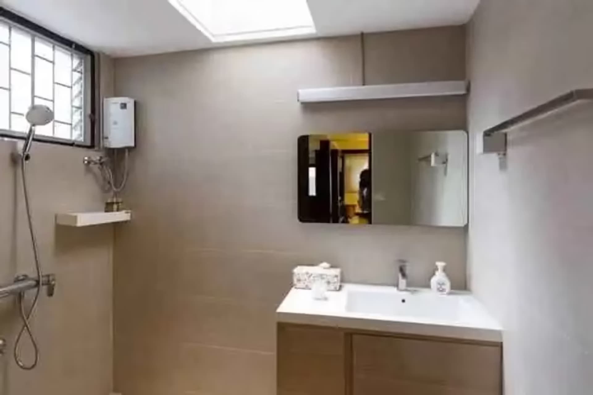 4 Bedroom House - Image 4